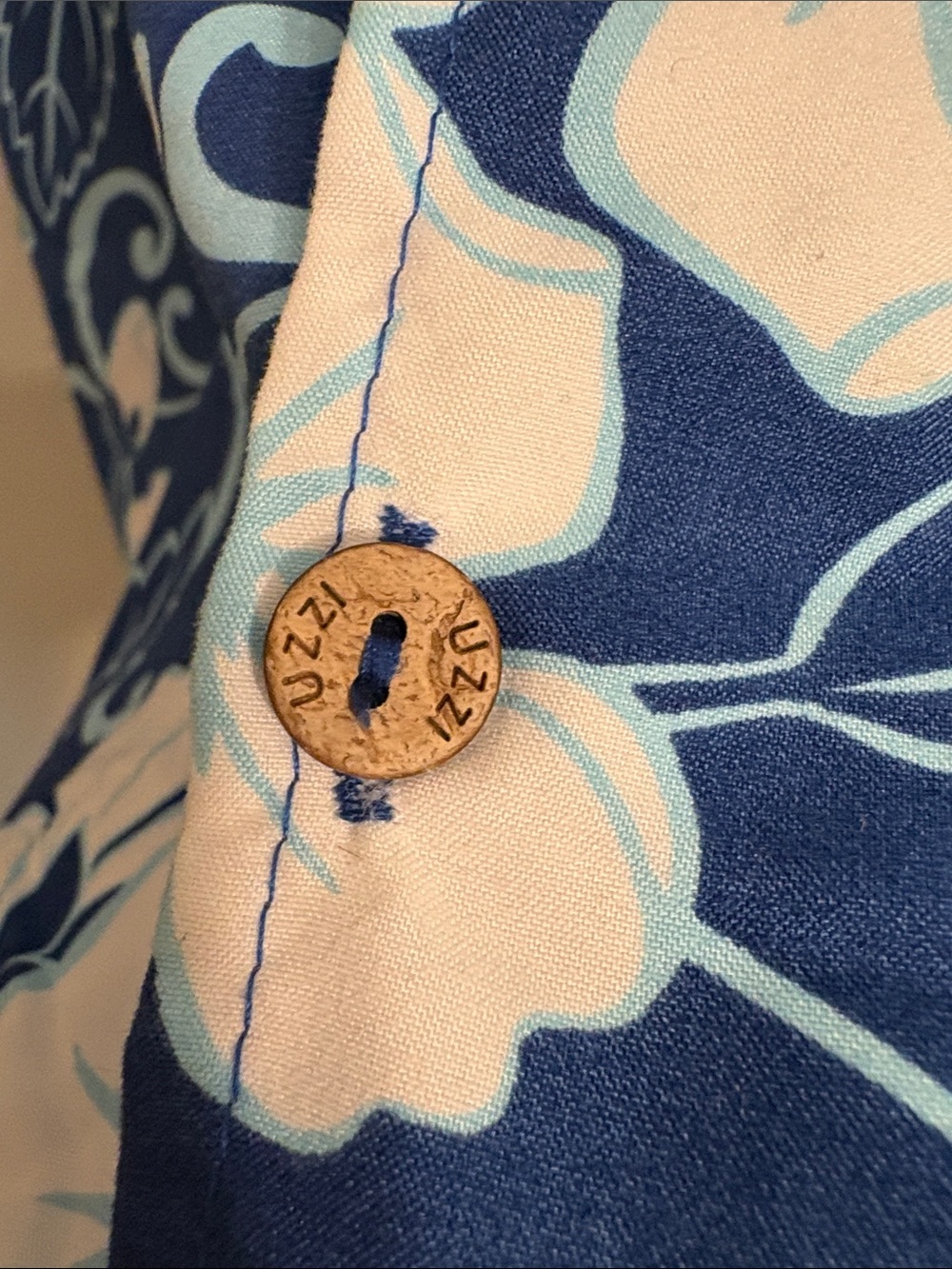 Uzzi Hawaiian Floral Button-Up Shirt in Navy & White size xl - Picture 5 of 8